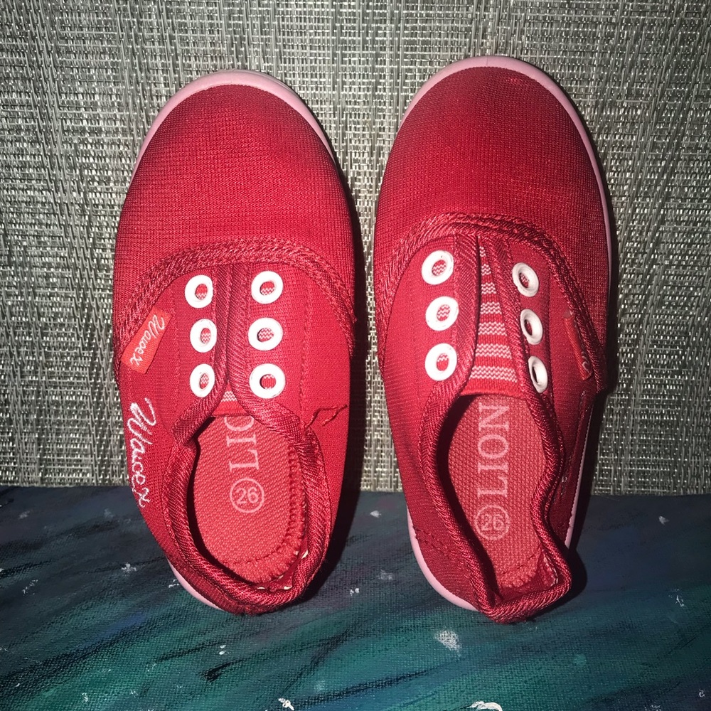 Laceless Tennis Shoes